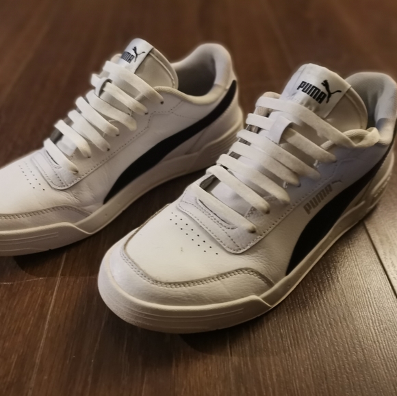 Puma sneaks size 8.5 - Picture 3 of 3